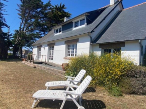 Maison rustique à 100m de la mer, 6 pers, jardin, Wi-Fi, parking, animaux OK, Côte de Granit Rose - FR-1-542-15